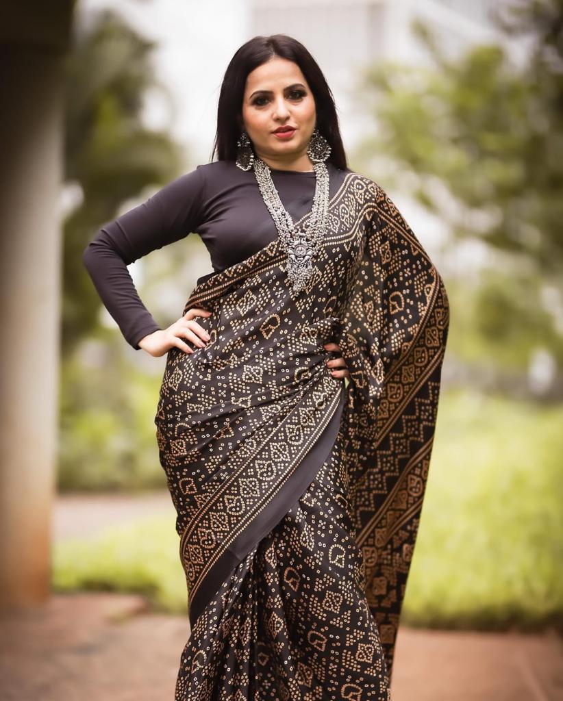 Black Bandhani Japan Crape Saree Saree With Blouse Piece For Women