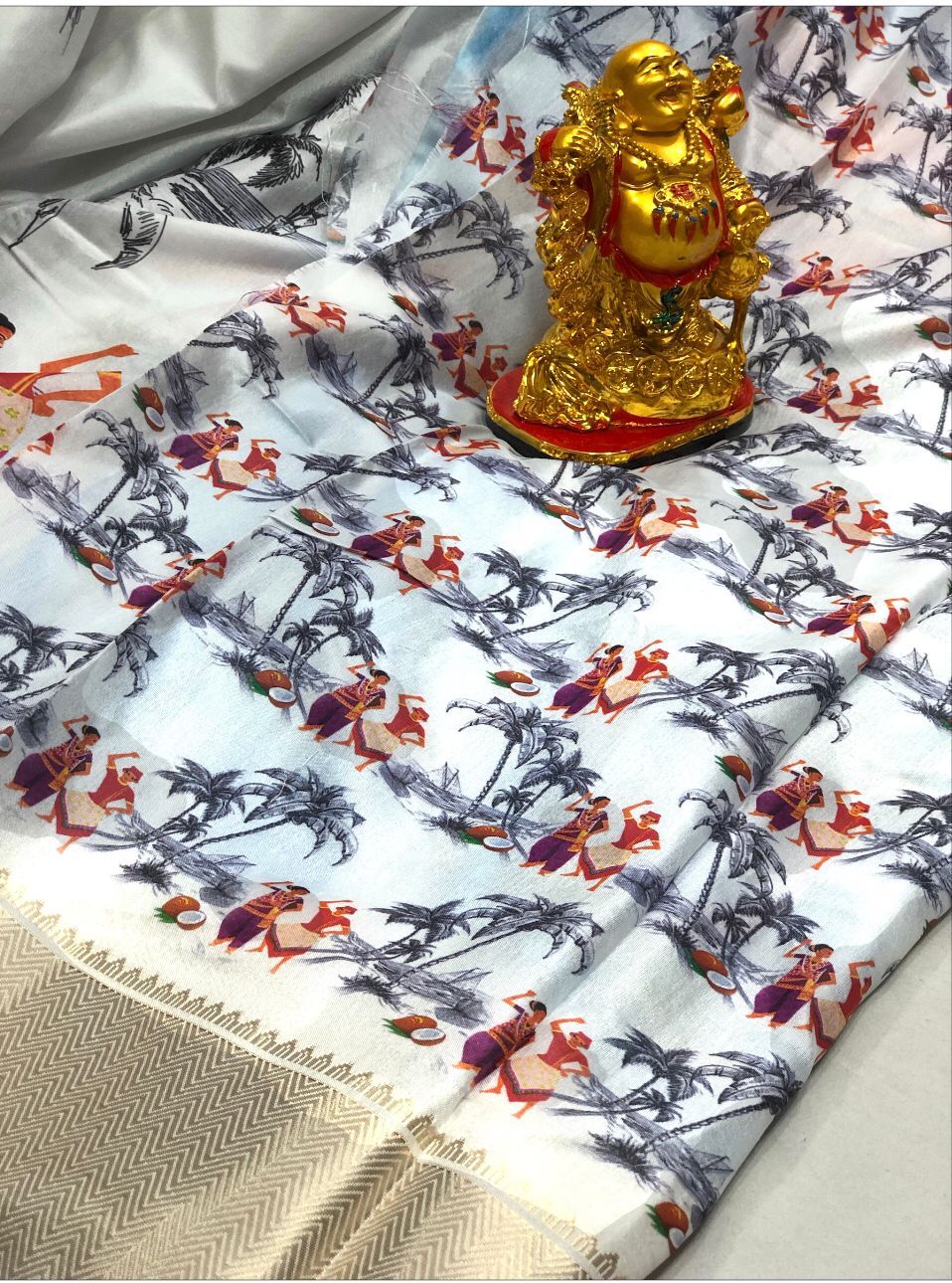 White Soft Silk Oceanic Prints Saree With Blouse Piece For Women