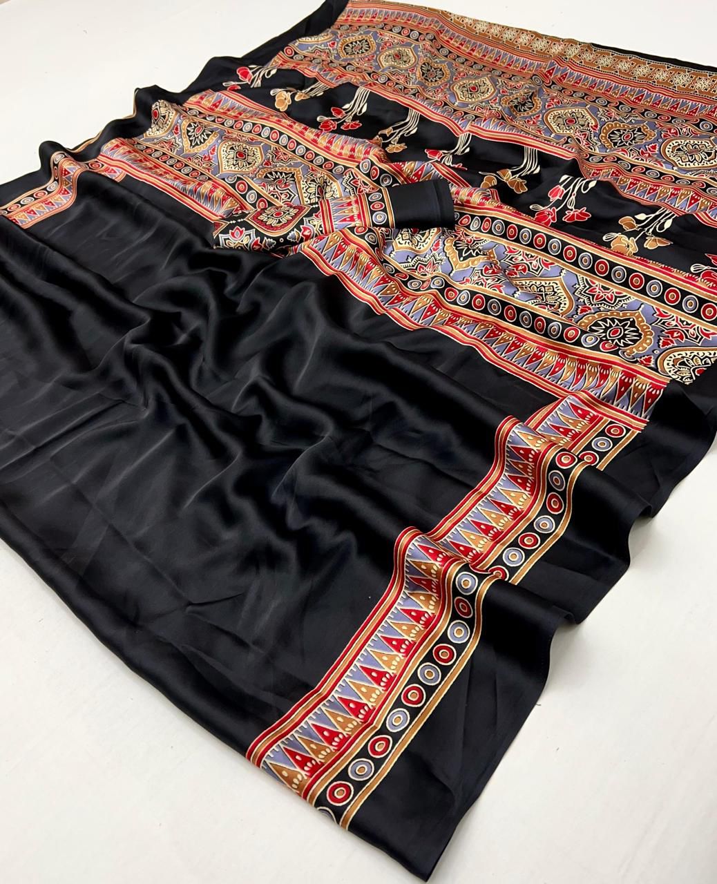 Black Japan Crape Black Saree With Blouse Piece For Women