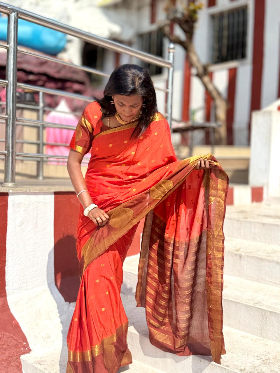 Unique boutique collections with Premium Mysore silks crape ,,, chit pallu n contrast blouse