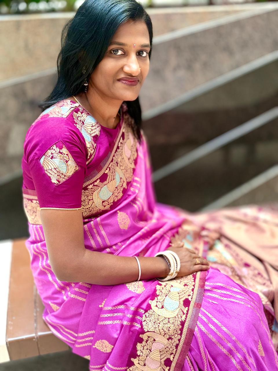 LAVENDER PURE KADDI BANARAS SILK SAREES WIYH RICH PALLU N CONTRAST UNSTICHED BLOUSE, FOLLOWED WITH BEAUTIFUL PAITHANI PEACOCK BORDER