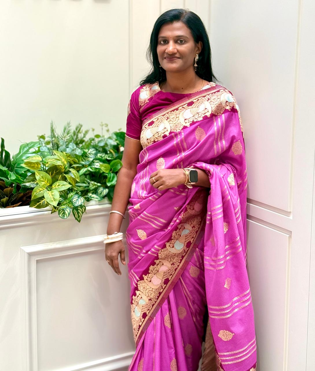 LAVENDER PURE KADDI BANARAS SILK SAREES WIYH RICH PALLU N CONTRAST UNSTICHED BLOUSE, FOLLOWED WITH BEAUTIFUL PAITHANI PEACOCK BORDER